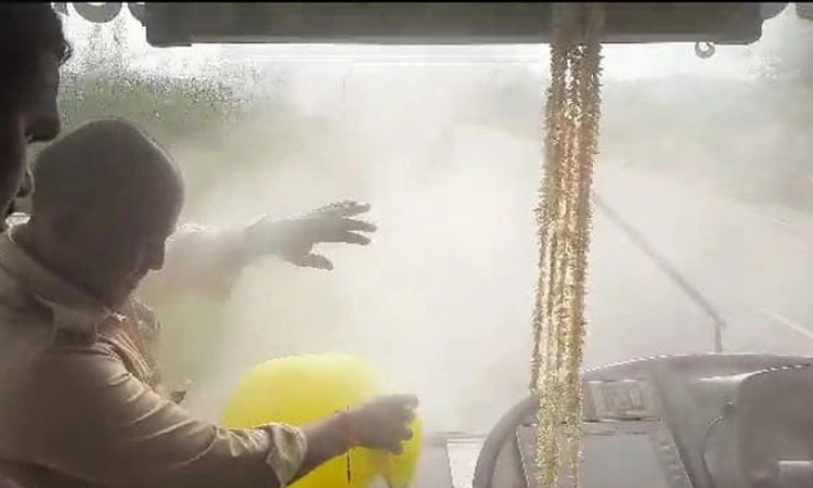Raichur; ರೇಡಿಯೇಟರ್ ಹೀಟಾಗಿ ಸಾರಿಗೆ ಬಸ್ ತುಂಬಾ ಹೊಗೆ
