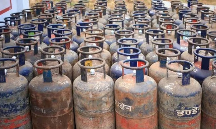 LPG Price: ವಾಣಿಜ್ಯ ಗ್ಯಾಸ್‌ ಸಿಲಿಂಡರ್‌ ಬೆಲೆ 158 ರೂ. ಇಳಿಕೆ