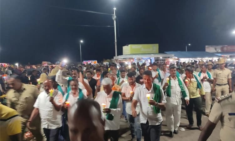 Cauvery water : ದರ್ಶನ್ ಪುಟ್ಟಣ್ಣಯ್ಯ ನೇತೃತ್ವದಲ್ಲಿ ಮೇಣದ ಬತ್ತಿ ಹಿಡಿದು ಪ್ರತಿಭಟನೆ