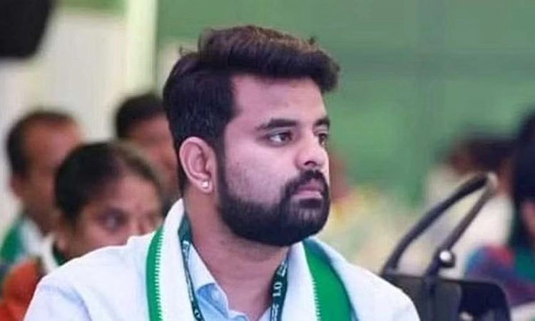 High Shock;  ಸಂಸದ ಪ್ರಜ್ವಲ್ ರೇವಣ್ಣ ಆಯ್ಕೆ ಅಸಿಂಧುಗೊಳಿಸಿದ ಹೈಕೋರ್ಟ್