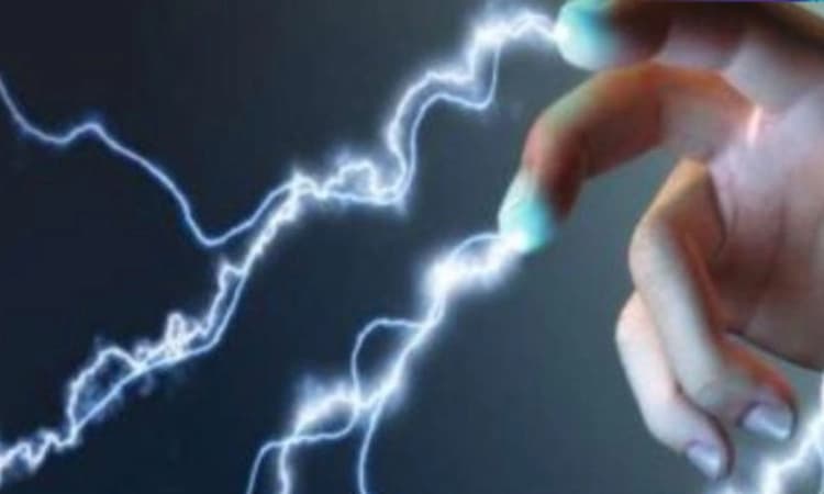 Bailhongala; ವಿದ್ಯುತ್ ಸ್ಪರ್ಶಿಸಿ ತಂದೆ- ಮಗ ಸಾವು