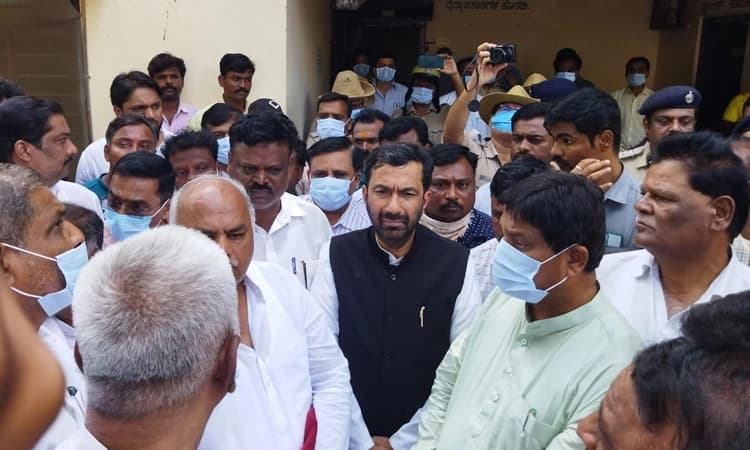 Haveri: ಪಟಾಕಿ ಗೋದಾಮಿನಲ್ಲಿ ಅಗ್ನಿ ಅವಘಡ: ನಾಲ್ವರ ವಿರುದ್ಧ ಪ್ರಕರಣ ದಾಖಲು