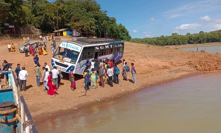 Sagara ನಿಯಂತ್ರಣ ತಪ್ಪಿದ ಖಾಸಗಿ ಬಸ್; ತಪ್ಪಿದ ಅನಾಹುತ