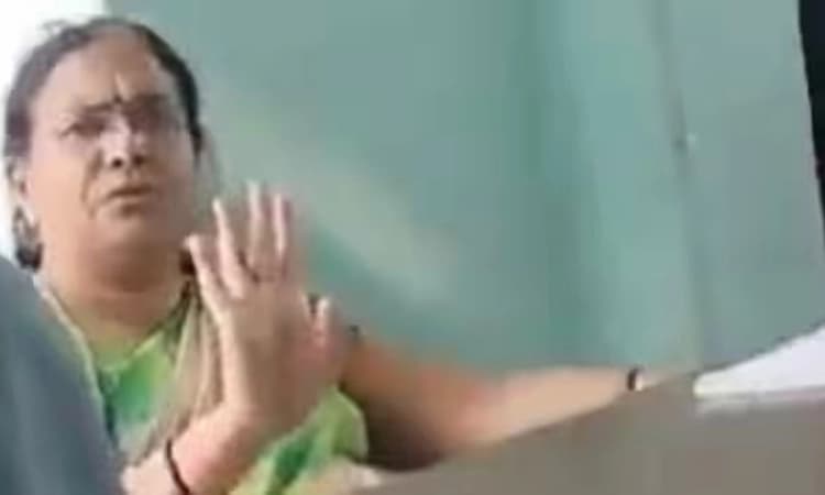 UP ಸಹಪಾಠಿಯಿಂದಲೇ ಶಿಕ್ಷೆಗೆ ಈಗ ರಾಜಕೀಯದ ಕಾವು: ಶಿಕ್ಷಕಿ ವಿರುದ್ಧ ಕೇಸು