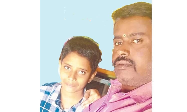 Tragic: ವರಮಹಾಲಕ್ಷ್ಮೀ ಹಬ್ಬಕ್ಕೆ ತಾವರೆ ಹೂ ಕೀಳಲು ಕೆರೆಗೆ ಇಳಿದ ತಂದೆ – ಮಗ ನೀರುಪಾಲು