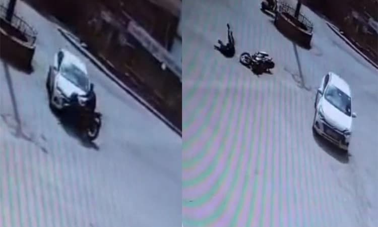 Dandeli: ದ್ವಿಚಕ್ರ ವಾಹನ- ಕಾರು ಡಿಕ್ಕಿ : ಪವಾಡ ಸದೃಶ್ಯವಾಗಿ ಪಾರಾದ ಸವಾರ