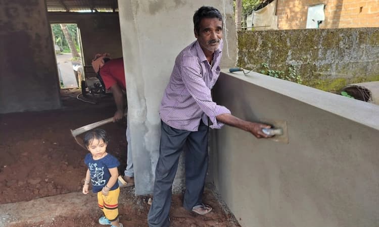 Sirsi: ಗ್ರಾಮ ಪಂಚಾಯತ್ ಅಧ್ಯಕ್ಷರಾದರೂ ಮೂಲ ವೃತ್ತಿಯನ್ನು ಮಾತ್ರ ಬಿಟ್ಟಿಲ್ಲ…