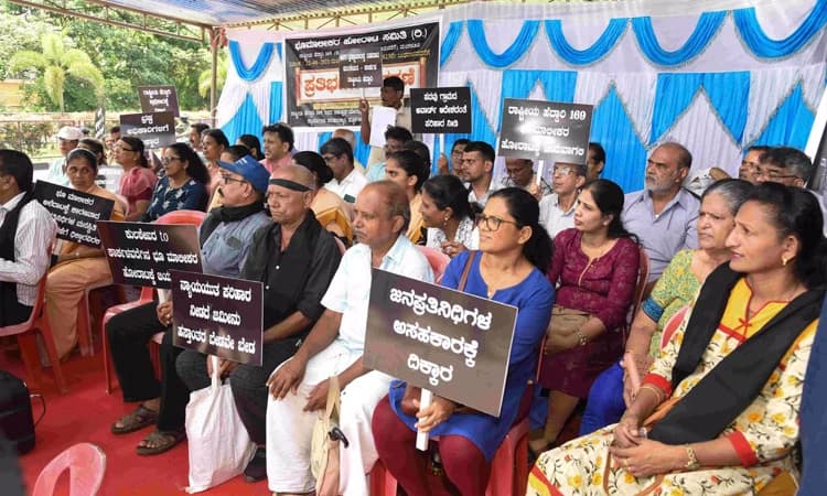 NH169 ಭೂಮಾಲಕರ ಧರಣಿ ಆರಂಭ: ಆ.30ರೊಳಗೆ ಬೇಡಿಕೆ ಈಡೇರದಿದ್ದರೆ ಅನಿರ್ದಿಷ್ಟಾವಧಿ ಮುಷ್ಕರ