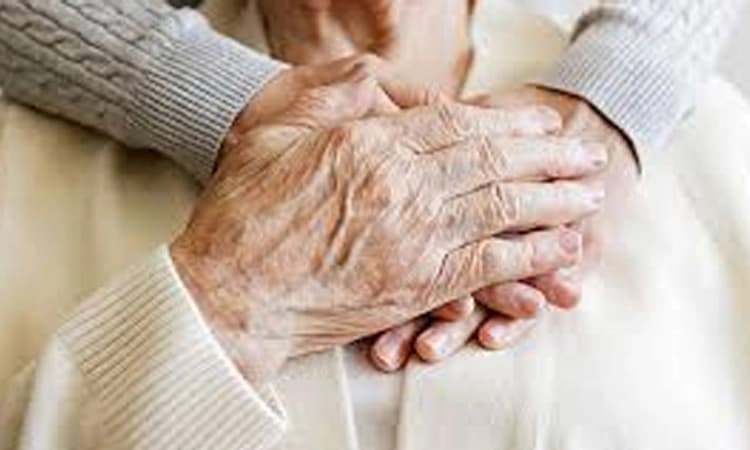 Bengaluru; ಠಾಣೆ ಮೆಟ್ಟಿಲೇರಿತು 70ರ ಅಜ್ಜ, 63ರ ಅಜ್ಜಿಯ ಪ್ರೇಮ ಪುರಾಣ!