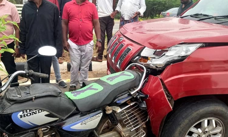 Kadur: ಬೈಕ್ ಗೆ ಕಾರು ಢಿಕ್ಕಿಯಾಗಿ ಮಹಿಳೆ ಸಾವು, ಸವಾರ ಆಸ್ಪತ್ರೆಗೆ