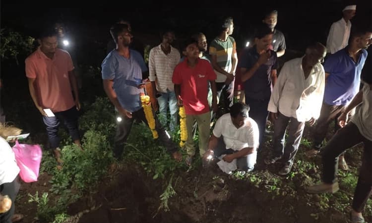 Mahalingapura:ನಿರ್ಗತಿಕ ಅಜ್ಜಿಯ ಶವ ಸಂಸ್ಕಾರ ನೇರವೇರಿಸಿದ ವಿಎಚ್ ಪಿ, ಬಜರಂಗ ದಳ