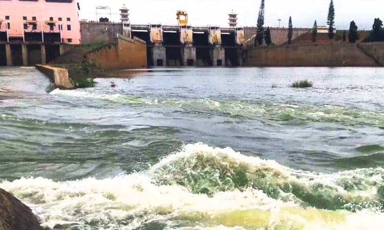 Kapila river: ಬಾಗಿನ ಸಲ್ಲಿಕೆಗೂ ಮುನ್ನ ತ.ನಾಡಿಗೆ ಹರಿದ ಕಪಿಲೆ!