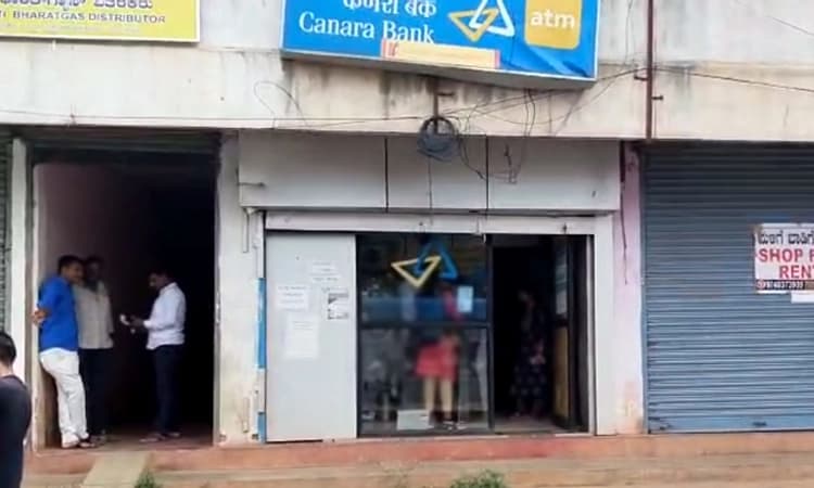 ATM Robbery: ರಾತ್ರೋ ರಾತ್ರಿ ಗ್ಯಾಸ್ ಕಟ್ಟರ್ ಬಳಸಿ ಎಟಿಎಂನಲ್ಲಿದ್ದ 14 ಲಕ್ಷ ಹಣ ಲೂಟಿ