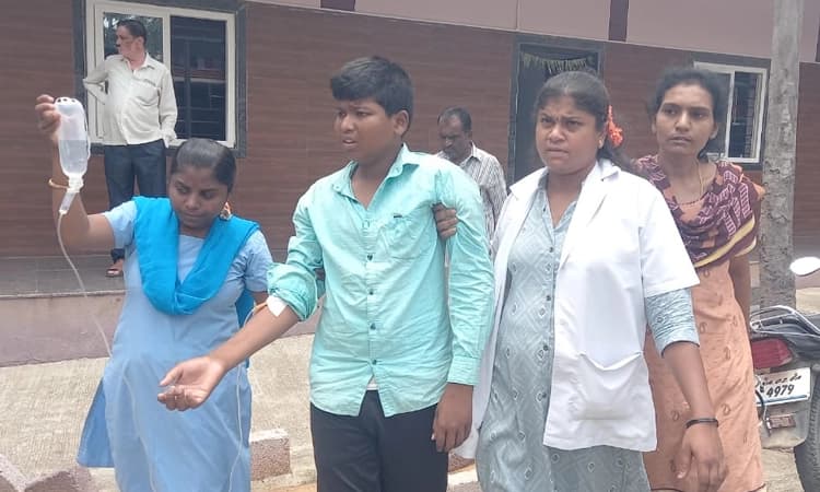 Hospitalised: ಉಪಹಾರ ಸೇವಿಸಿದ ಹಾಸ್ಟೆಲ್ ವಿದ್ಯಾರ್ಥಿಗಳು ಅಸ್ವಸ್ಥ: ಆಸ್ಪತ್ರೆಗೆ ದಾಖಲು