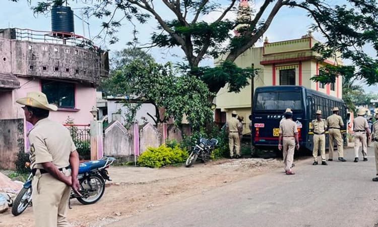 Belagavi; ಮತ್ತೆ ಚನ್ನಮ್ಮ ಮೂರ್ತಿ ವಿವಾದ: ಮೂರ್ತಿ ತೆರವು ಮಾಡಿದ ಪೊಲೀಸರು