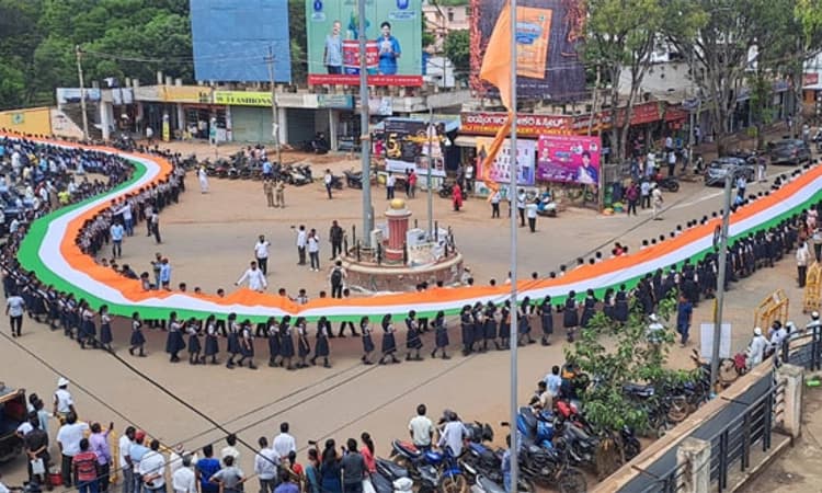 77th Independence Day: ಬಾಗಲಕೋಟೆಯಲ್ಲಿ ಗಮನ ಸೆಳೆದ ಬೃಹತ್ ತಿರಂಗಯಾತ್ರೆ
