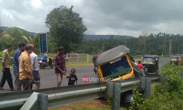 Vitla: ಮುಂಗುಸಿ ರಕ್ಷಿಸುವ ಭರದಲ್ಲಿ ಆಟೋರಿಕ್ಷಾ ಪಲ್ಟಿ, ಚಾಲಕನಿಗೆ ಗಾಯ