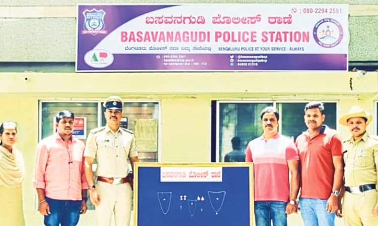 Crime: ಪೈಂಟಿಂಗ್‌ ಕೆಲಸಕ್ಕೆ ಬಂದು ಚಿನ್ನಾಭರಣ ಕಳ್ಳತನ: ಪೊಲೀಸರಿಂದ ಓರ್ವನ ಸೆರೆ