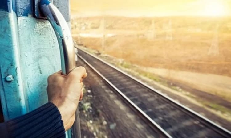 Kasaragod ರೈಲಿನಿಂದ ಬಿದ್ದು ವ್ಯಕ್ತಿ ಸಾವು