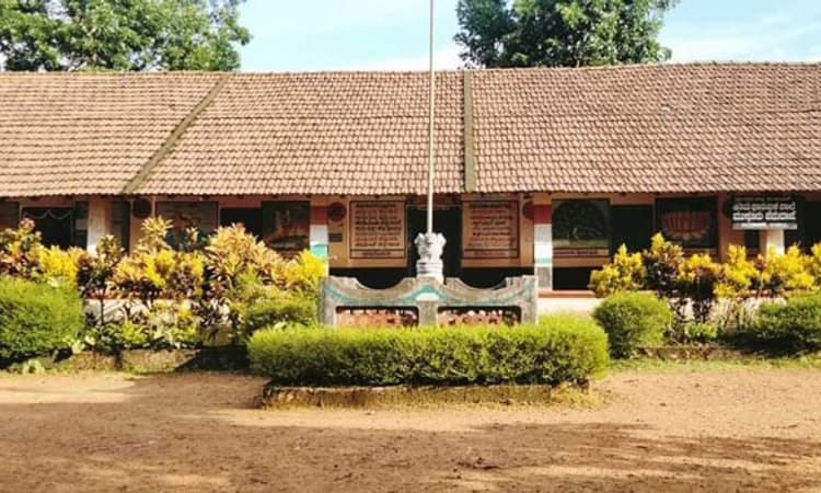 ಶಿಕ್ಷಕರಿಲ್ಲವೆಂದು ಮುಖ್ಯಮಂತ್ರಿ, ಸಚಿವರು ವರ್ಗ!