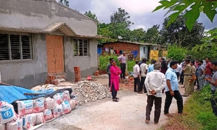 ಮನೆ ಕಟ್ಟಿಕೊಳ್ಳಲು ನೀಡಿದ ಜಾಗದಲ್ಲಿ ಅಕ್ರಮ ಚರ್ಚ್ ನಿರ್ಮಾಣದ ಆರೋಪ: ಗ್ರಾಮಸ್ಥರಿಂದ ವಿರೋಧ