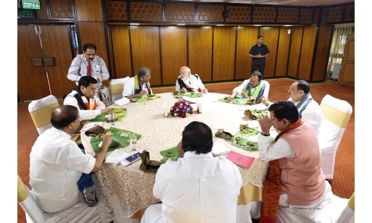 ಉಡುಪಿ ಭೋಜನ ಸವಿದ ಮೋದಿ