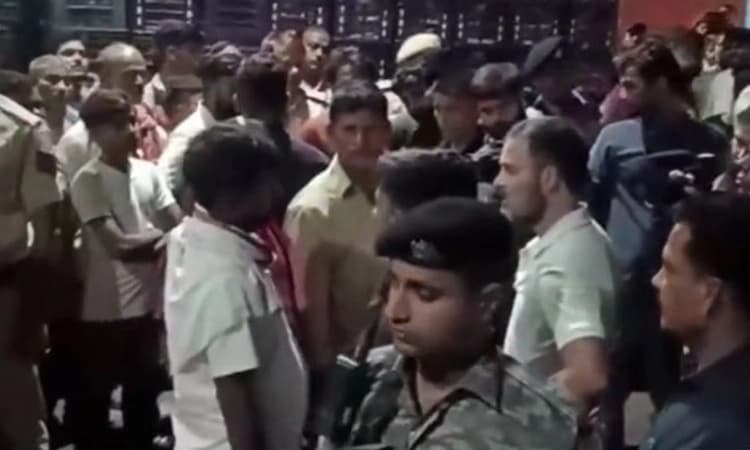 Azadpur ಮಂಡಿಗೆ ಭೇಟಿ ನೀಡಿ ತರಕಾರಿ- ಹಣ್ಣು ಖರೀದಿಸಿದ ರಾಹುಲ್ ಗಾಂಧಿ