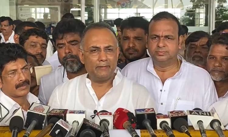 ಜಿಲ್ಲೆಗೆ ಕೆಟ್ಟ ಹೆಸರು ತರಲು ಕೋಮುವಾದಿ ಶಕ್ತಿಗಳು ಕೆಲಸ ಮಾಡುತ್ತಿದೆ: ದಿನೇಶ್ ಗುಂಡೂರಾವ್