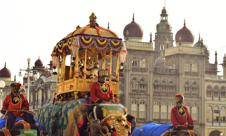 ಮೈಸೂರು ದಸರೆಗೆ ಗ್ಯಾರಂಟಿ ಸ್ತಬ್ಧಚಿತ್ರ: ದಸರಾ ಉದ್ಘಾಟಕರ ಆಯ್ಕೆ ಸಿಎಂ ವಿವೇಚನೆಗೆ