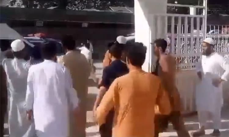 ಪಾಕಿಸ್ತಾನದಲ್ಲಿ ರಾಜಕೀಯ ಸಭೆ ಗುರಿಯಾಗಿಸಿ ಆತ್ಮಾಹುತಿ ದಾಳಿ; ಕನಿಷ್ಠ 40 ಮೃತ್ಯು