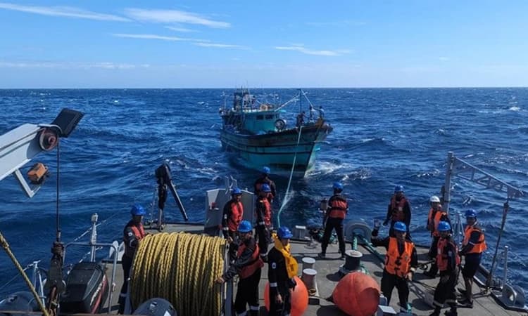 ಪ್ರತಿಕೂಲ ಹವಾಮಾನ: ಬಂಗಾಳಕೊಲ್ಲಿಯಲ್ಲಿ ಸಿಲುಕಿದ್ದ 36 ಭಾರತೀಯ ಮೀನುಗಾರರ ರಕ್ಷಣೆ