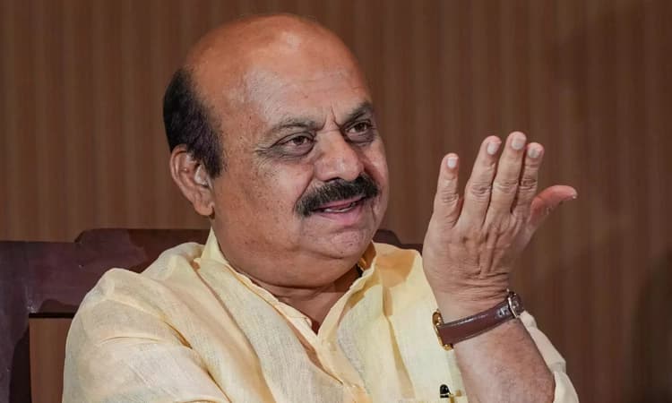 ಸರ್ಕಾರದ ವಿರುದ್ಧ ದಂಗೆ ಎದ್ದವರಿಗೆ ಶಿಕ್ಷೆ ಕೊಡ್ತೀರಾ… ರಕ್ಷಣೆ ನೀಡ್ತೀರಾ… :ಬೊಮ್ಮಾಯಿ