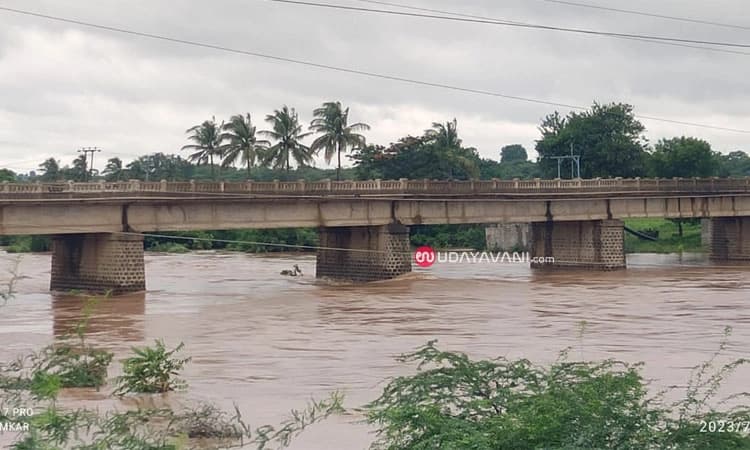 Chincholi: ತಾಲೂಕಿನೆಲ್ಲೆಡೆ ಗಾಳಿ-ಮಳೆ; ಗ್ರಾಮಸ್ಥರಲ್ಲಿ ‌ಪ್ರವಾಹ ಭೀತಿ