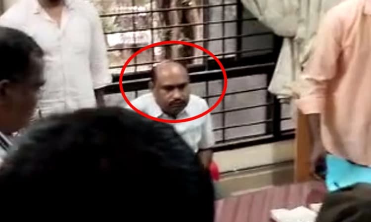 Shimoga: ಲಂಚ ಪಡೆಯುತ್ತಿದ್ದ ಕಂದಾಯ ಇಲಾಖೆ ನೌಕರರ ಸಂಘದ ಜಿಲ್ಲಾಧ್ಯಕ್ಷ ಲೋಕಾಯುಕ್ತ ಬಲೆಗೆ