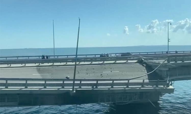 Russiaಕ್ರಿಮಿಯಾ ಸೇತುವೆಯಲ್ಲಿ ಸ್ಫೋಟ: ದಂಪತಿ ಸಾವು