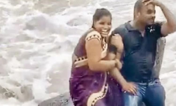 Picnic Tragedy: ಸಮುದ್ರದ ಅಲೆಯ ಅಬ್ಬರಕ್ಕೆ ಮಕ್ಕಳ ಎದುರೇ ಕೊಚ್ಚಿಹೋದ ತಾಯಿ