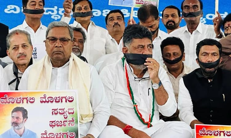 ರಾಹುಲ್ ರಾಜಕೀಯ ಜೀವನ ಮುಗಿಸಲು ಕೇಂದ್ರದ ಪಿತೂರಿ: ಕಾಂಗ್ರೆಸ್ ಮುಖಂಡರ ಮೌನ ಪ್ರತಿಭಟನೆ