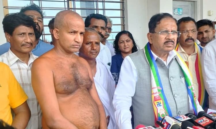 ಪ್ರತಿಭಟನೆ ಕೈ ಬಿಡಿ, ಜೈನ ಸಮಾಜದೊಂದಿಗೆ ನಾವಿದ್ದೇವೆ: ಸಚಿವ ಡಾ.ಜಿ.ಪರಮೇಶ್ವರ ಅಭಯ