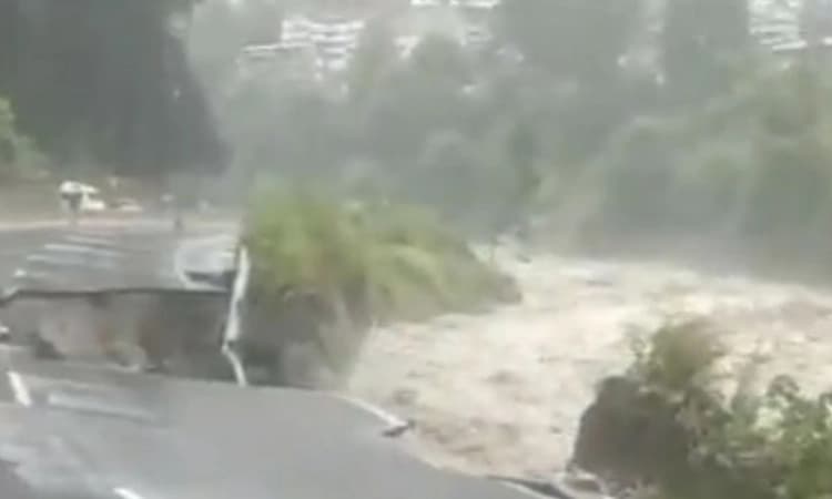 Kullu: ಭಾರಿ ಭೂಕುಸಿತಕ್ಕೆ ಕೊಚ್ಚಿ ಹೋಯ್ತು ರಾಷ್ಟ್ರೀಯ ಹೆದ್ದಾರಿ