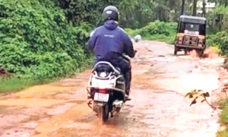 ಮುಂಗಾರು ಆರಂಭಗೊಂಡರೂ ಮುಗಿಯದ ರಸ್ತೆ ಅಗೆತ