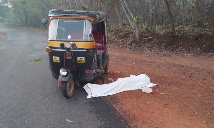 Vitla: ಆಟೋ ಪಲ್ಟಿಯಾಗಿ ಚಾಲಕ ಸಾವು