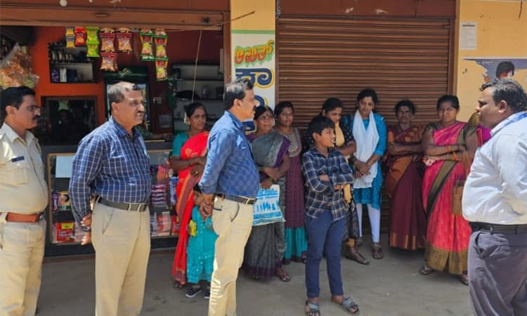 Koratagere; ಮಹಿಳೆಯರ ಮೇಲೆ ಸರಕಾರಿ ಬಸ್ ಹತ್ತಿಸಲು ಯತ್ನ; ವ್ಯಾಪಕ ಆಕ್ರೋಶ