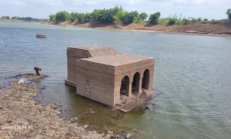 Krishna river ನೀರು ಖಾಲಿ ಆದಾಗ ದರ್ಶನ ನೀಡುವ ಅಪರೂಪದ ದೇವಸ್ಥಾನ