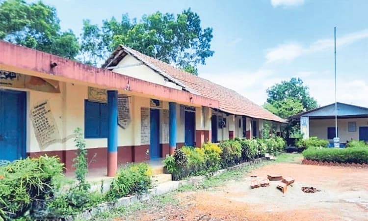 ಕಾಡಂಬಳ: ಕನ್ನಡ ಶಾಲೆಗೆ ಬೇಕಿದೆ ಶಿಕ್ಷಕರ ಬಲ!