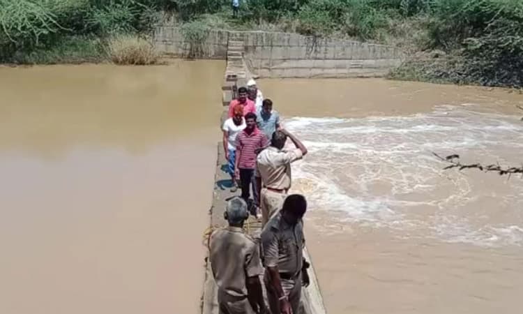 Bhalki;ಮಳೆಯ ರಭಸ: ಕಾರಂಜಾ ನದಿಯಲ್ಲಿ ಇಬ್ಬರು ನೀರುಪಾಲು