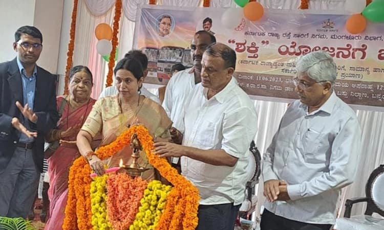 ಉಡುಪಿಯಲ್ಲಿ ಶಕ್ತಿ ಯೋಜನೆಗೆ ಉಸ್ತುವಾರಿ ಸಚಿವೆ ಲಕ್ಷ್ಮೀ ಹೆಬ್ಬಾಳ್ಕರ್ ಚಾಲನೆ