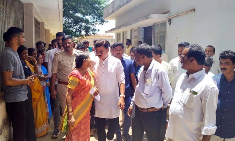 ವಸತಿ ವಿದ್ಯಾಲಯದಲ್ಲಿ ಬಾಲಕಿ ಆಕಸ್ಮಿಕ ಸಾವು; ಸೂಕ್ತ ತನಿಖೆಗೆ ಬೇಳೂರು ಸೂಚನೆ