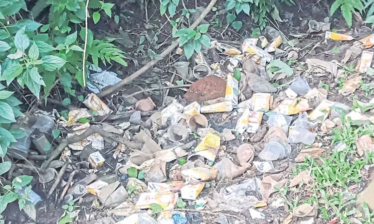 ಹಳ್ಳಿಗಳಲ್ಲಿ ಅಕ್ರಮ ಮದ್ಯ ಮಾರಾಟ: ಕಣ್ಮುಚ್ಚಿ ಕುಳಿತ ಅಬಕಾರಿ ಇಲಾಖೆ!