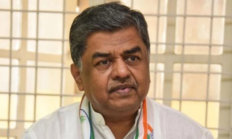 ರಣಹೇಡಿಗಳ ವಿಚಾರ ಮಕ್ಕಳ ಪಠ್ಯಪುಸ್ತಕದಲ್ಲಿ ಇಡಲು ಬಿಡುವುದಿಲ್ಲ: ಬಿ.ಕೆ.ಹರಿಪ್ರಸಾದ್