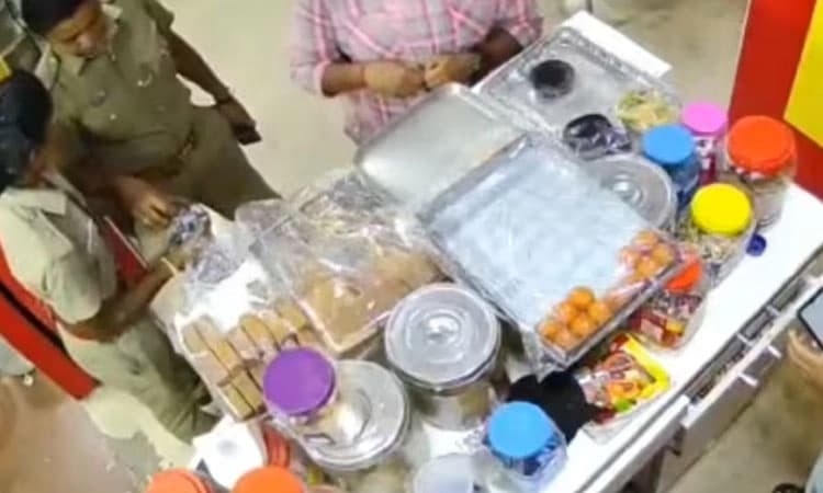 ಅಂಗಡಿಯಲ್ಲಿ ಜ್ಯೂಸ್‌,ಆಮ್ಲೇಟ್ ತಿಂದು ಹಣ ಪಾವತಿಸಲು ನಿರಾಕರಣೆ: ಎಸ್‌ಐ ಸೇರಿ, ಮೂವರು ಅಮಾನತು